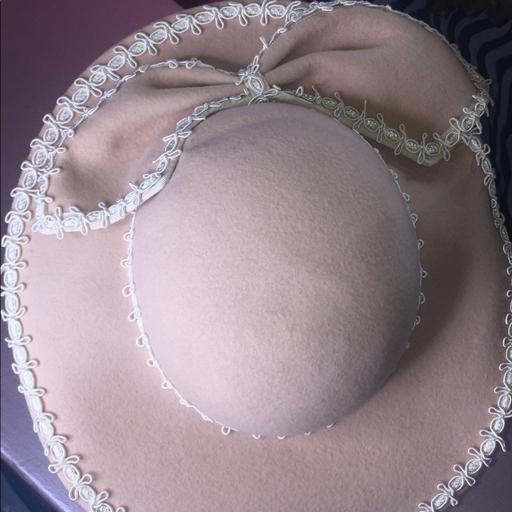 Vintage style hat